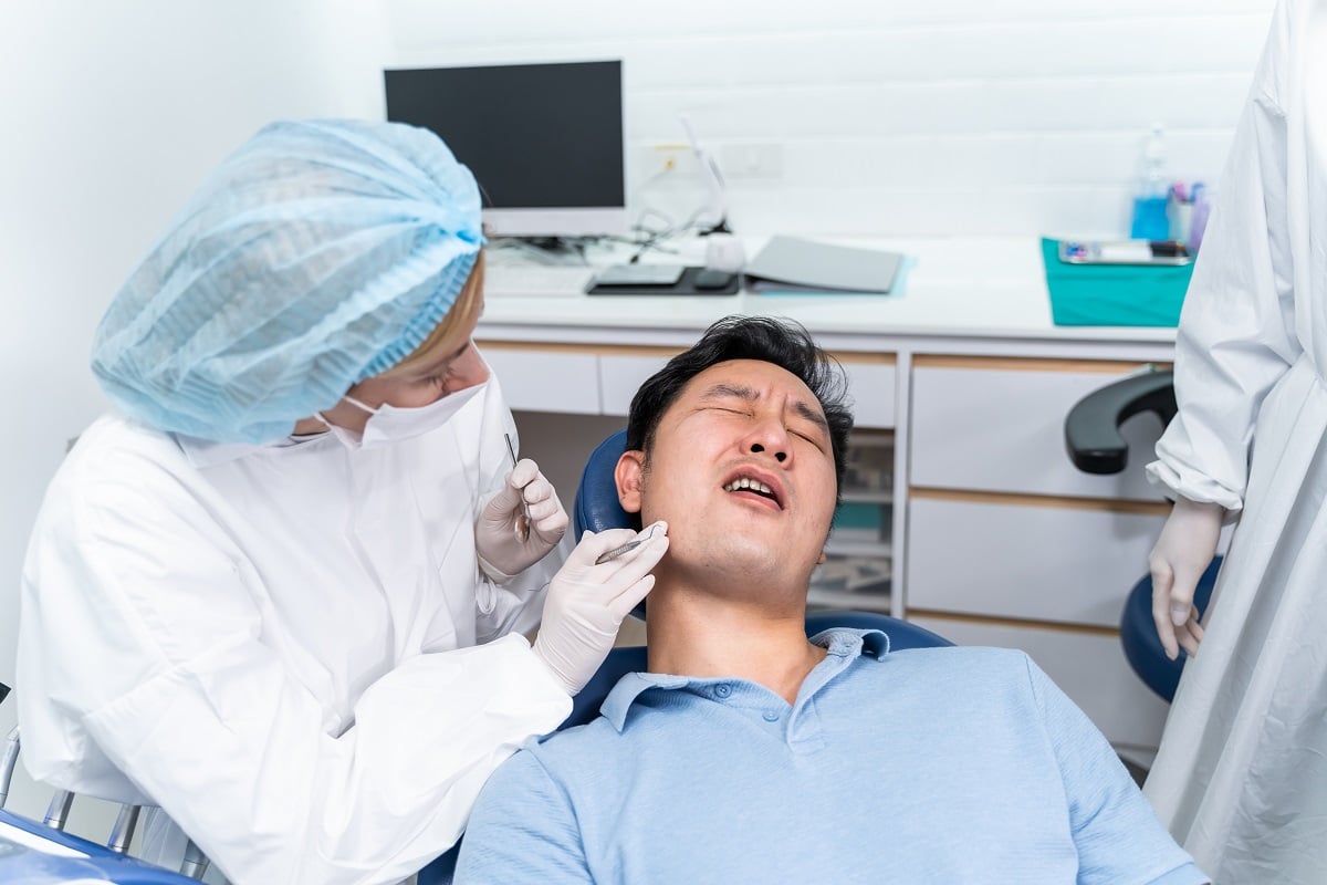 severe gum pain swelling when to see an emergency dentist in shreveport